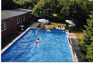 Schwimmbad300